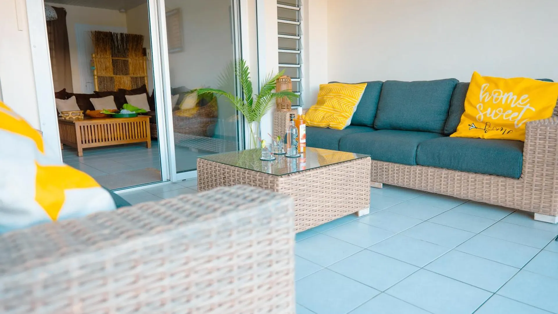 Апартаменты Anse Caraibes Appartement Ле-Труаз-Иле